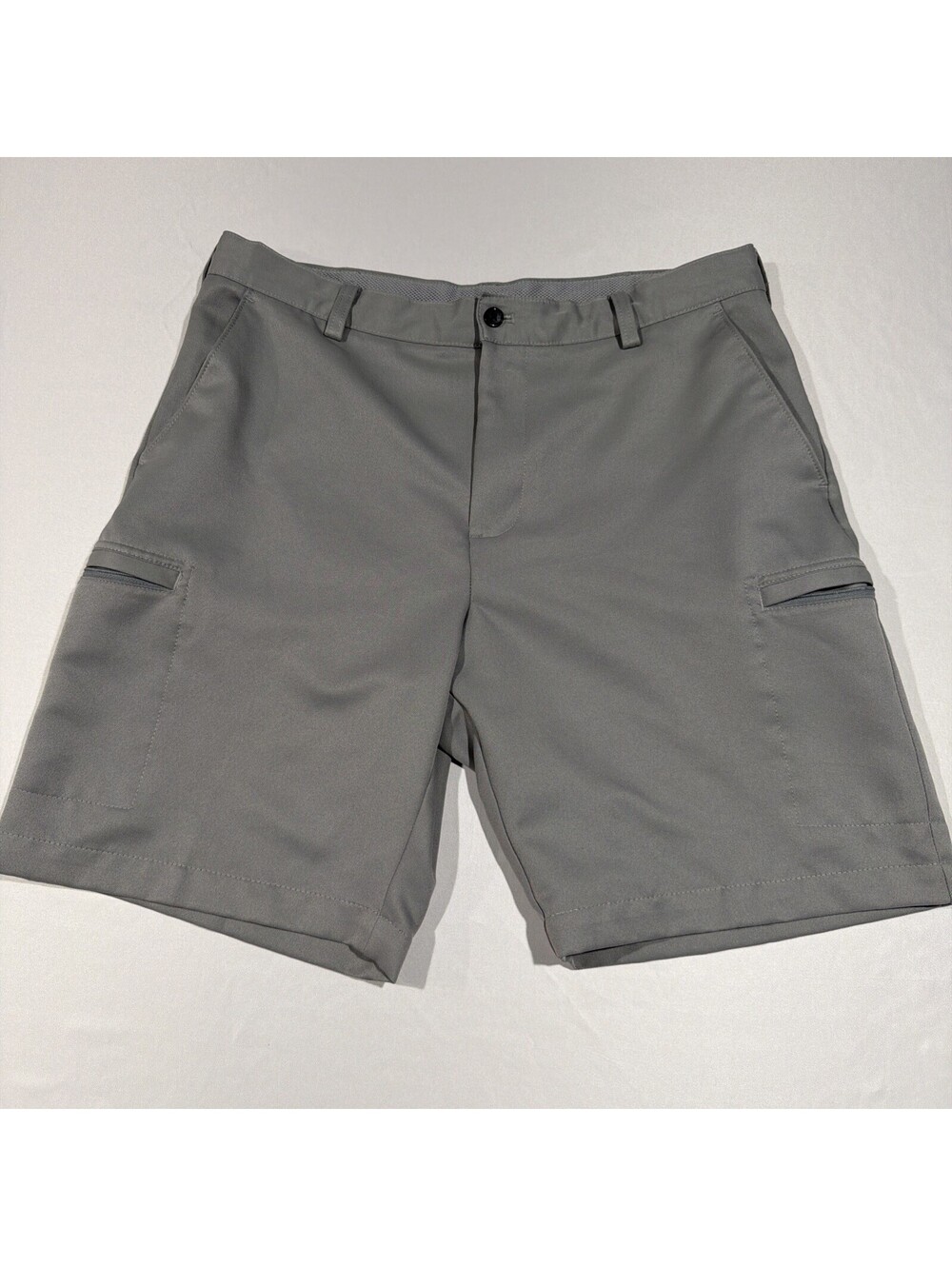 IZOD Golf Gray Men's Shorts Size 34 Flat Front Cargo Pockets With Zipper